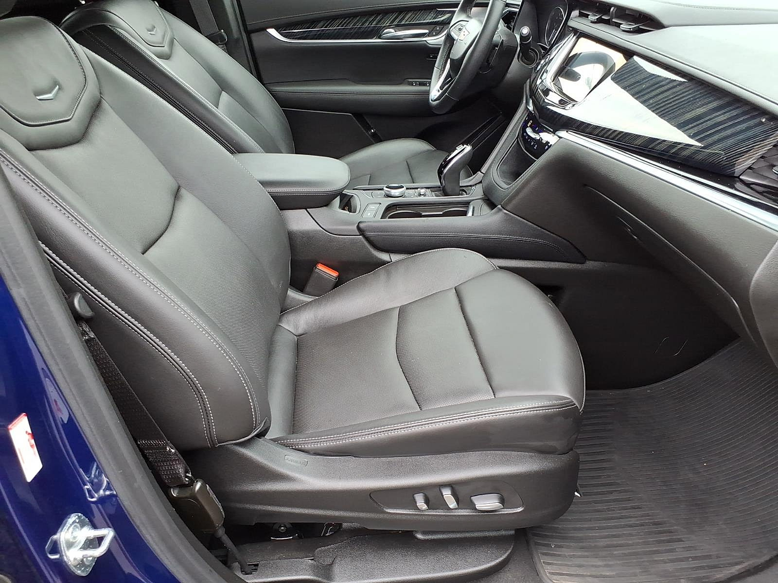Used 2024 Cadillac XT6 Premium Luxury AWD/4WD image 8