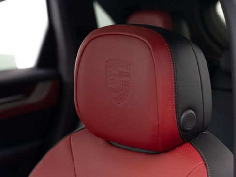 New 2026 Porsche Cayenne S image 18