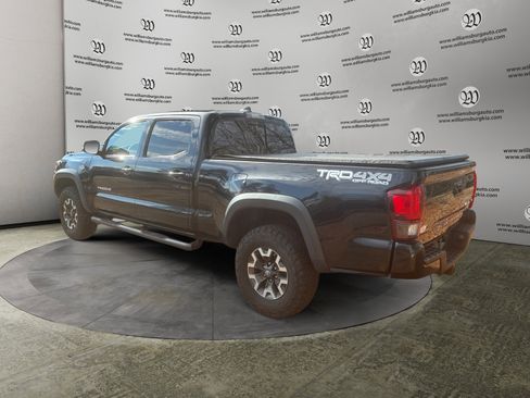 Used 2019 Toyota Tacoma TRD Off-Road image 3