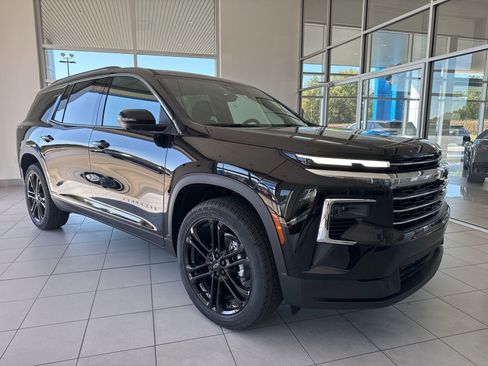 New 2026 Chevrolet Traverse LT w/ Driver Confidence Package image 3