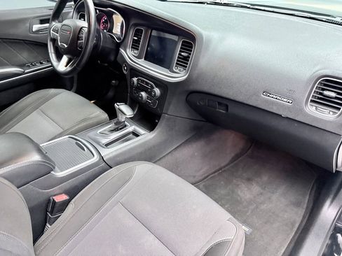 Used 2017 Dodge Charger R/T image 12