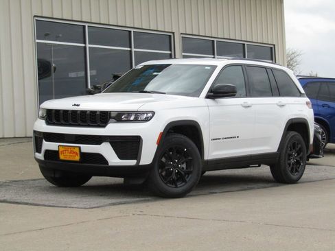 New 2026 Jeep Grand Cherokee Altitude AWD/4WD image 12