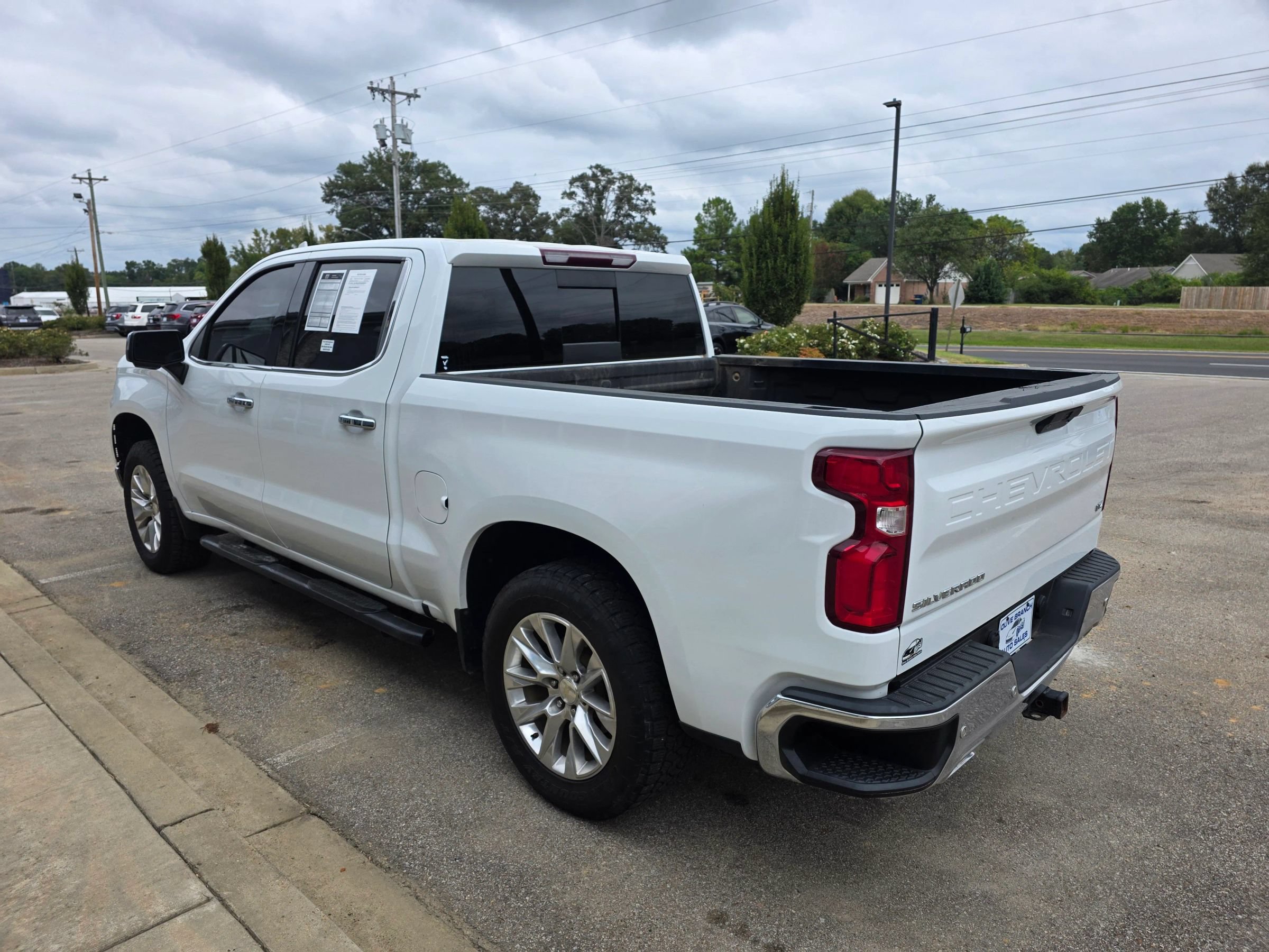 Used 2022 Chevrolet Silverado 1500 LTZ w/ LTZ Premium Package AWD/4WD image 3
