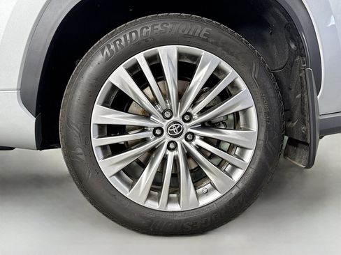 Used 2023 Toyota Highlander Platinum AWD/4WD image 32