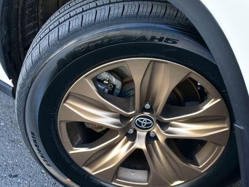Used 2023 Toyota Highlander Bronze Edition image 35