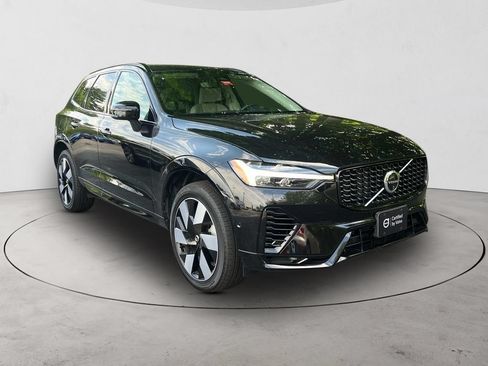Certified 2025 Volvo XC60 T8 Plus w/ Climate Package AWD/4WD image 7