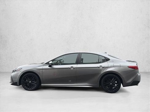 Used 2025 Toyota Camry SE image 8