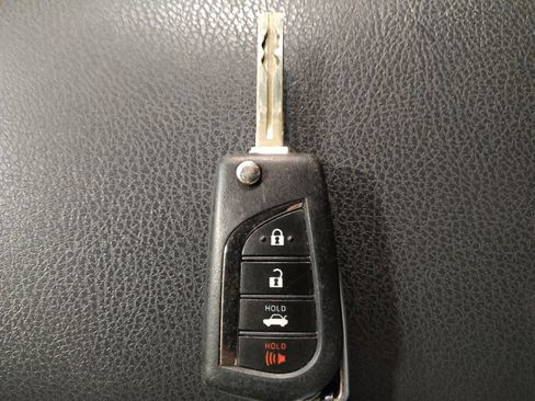 Used 2021 Toyota Camry LE FWD image 32