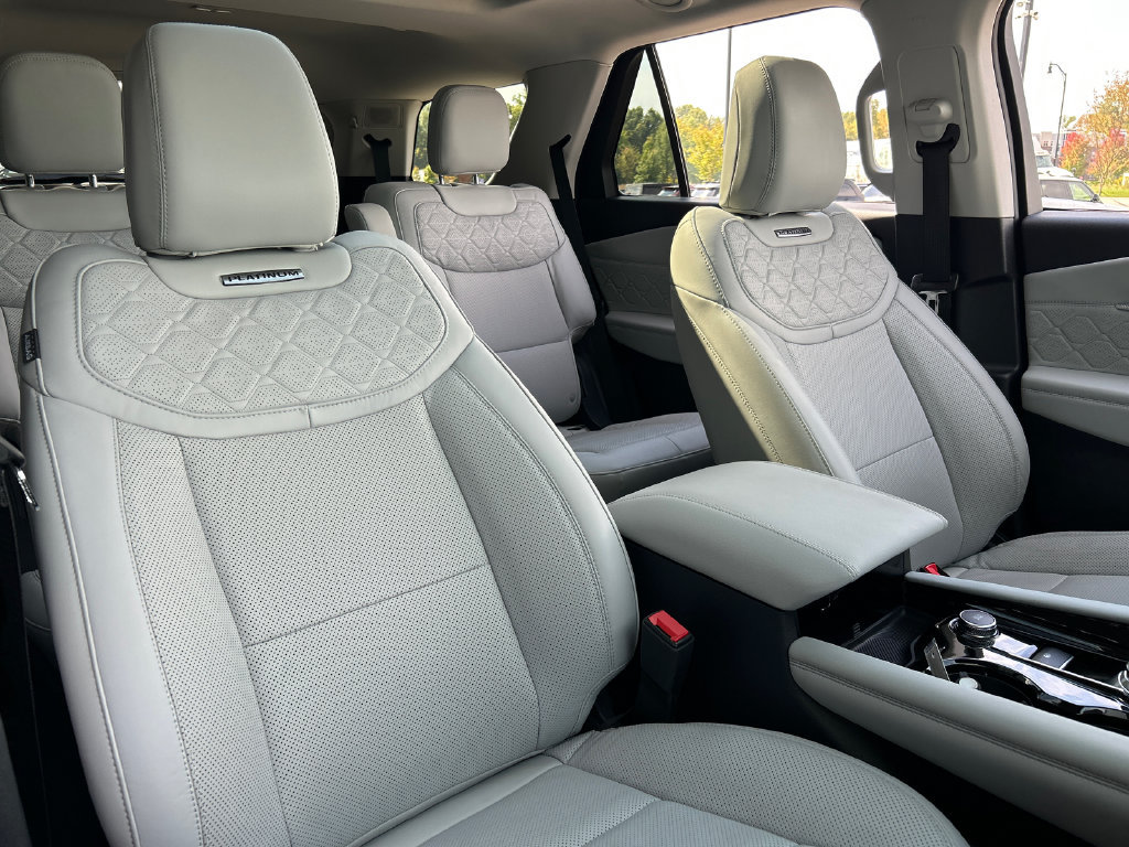 Used 2025 Ford Explorer Platinum w/ Ultimate Package AWD/4WD image 27
