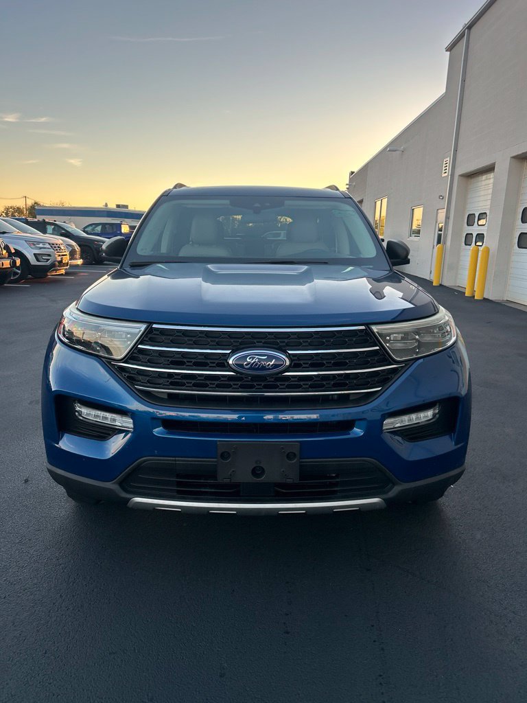Used 2020 Ford Explorer XLT w/ Equipment Group 202A AWD/4WD image 3