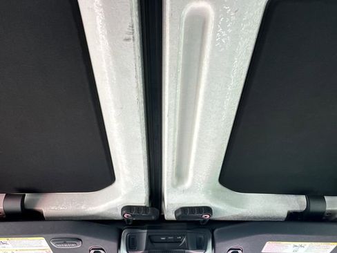 Used 2025 Jeep Wrangler Unlimited Rubicon AWD/4WD image 30