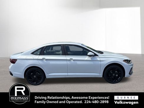 New 2025 Volkswagen Jetta SE image 11
