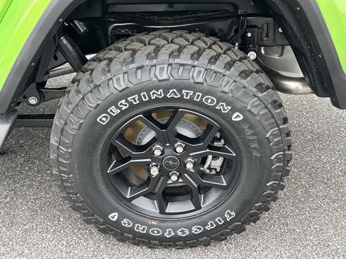 New 2025 Jeep Gladiator Sport image 21