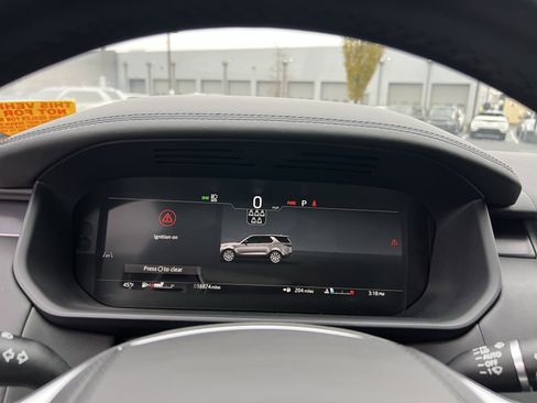 Certified 2024 Land Rover Discovery Metropolitan Edition image 25