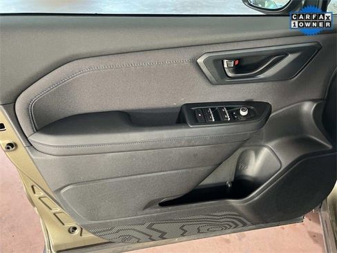 Used 2025 Subaru Forester Premium w/ Convenience Package #2 image 25