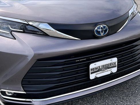Used 2021 Toyota Sienna XLE FWD image 30