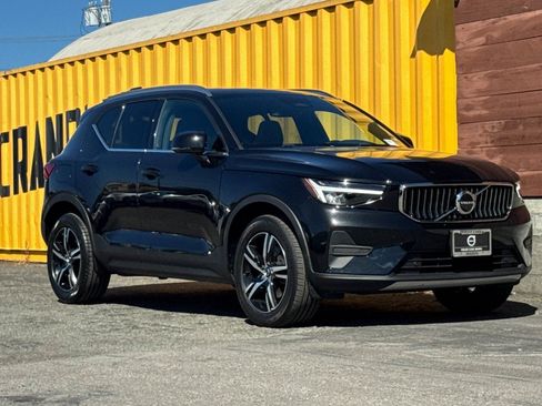 Certified 2025 Volvo XC40 B5 Core AWD/4WD image 8
