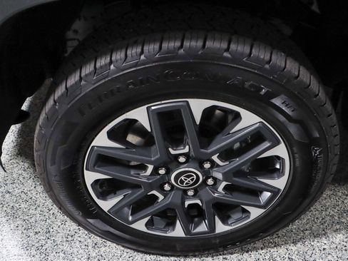 Used 2024 Toyota Tundra Limited image 11
