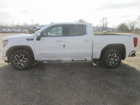 New 2026 GMC Sierra 1500 SLT image 10