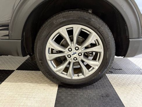 Used 2023 Ford Explorer Limited image 11