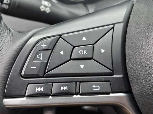 Used 2018 Nissan Rogue SV AWD/4WD image 20