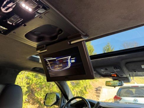 Used 2020 Cadillac Escalade Platinum image 11