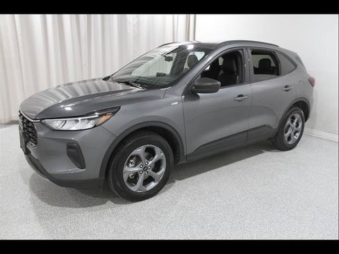 Certified 2025 Ford Escape ST-Line AWD/4WD image 3