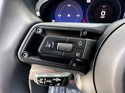 Certified 2025 Porsche Macan 4S Electric AWD/4WD image 27