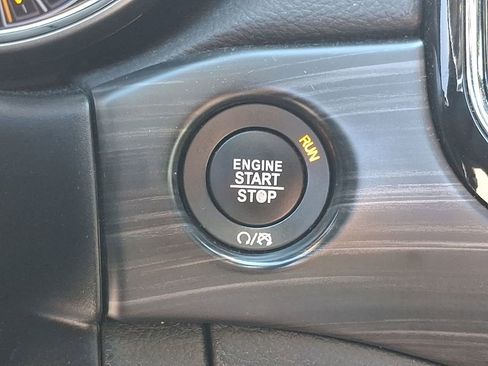 Used 2019 Jeep Grand Cherokee Altitude image 19