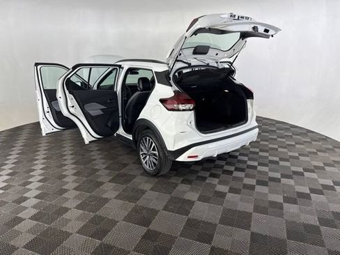 Used 2024 Nissan Kicks SR w/ SR Premium Package FWD image 16