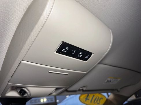 Used 2014 Chrysler Town & Country Touring-L w/ Driver Convenience Group image 33