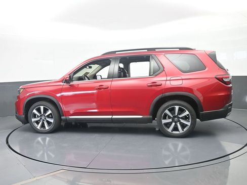 Used 2024 Honda Pilot Touring image 3