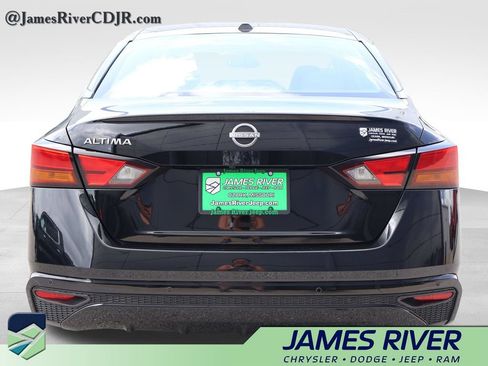 Used 2025 Nissan Altima 2.5 SV FWD image 4