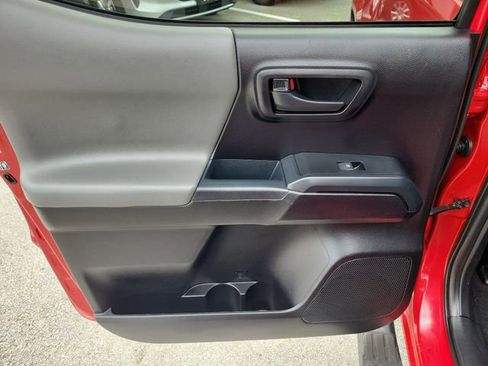 Used 2019 Toyota Tacoma SR w/ SR Convenience Package image 9