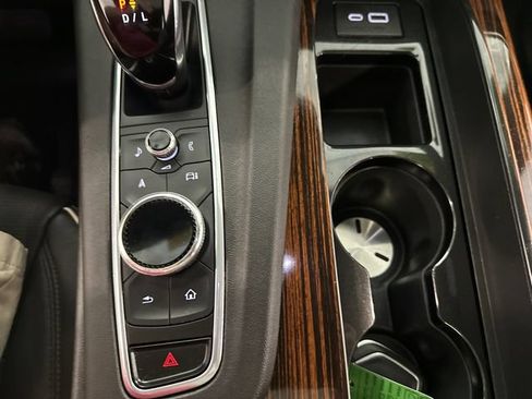 Certified 2022 Cadillac Escalade Premium Luxury w/ Performance Package AWD/4WD image 13