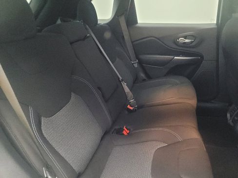 Used 2020 Jeep Cherokee Latitude w/ Cold Weather Group image 19