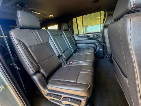 Used 2025 Chevrolet Suburban RST w/ Comfort Package AWD/4WD image 26