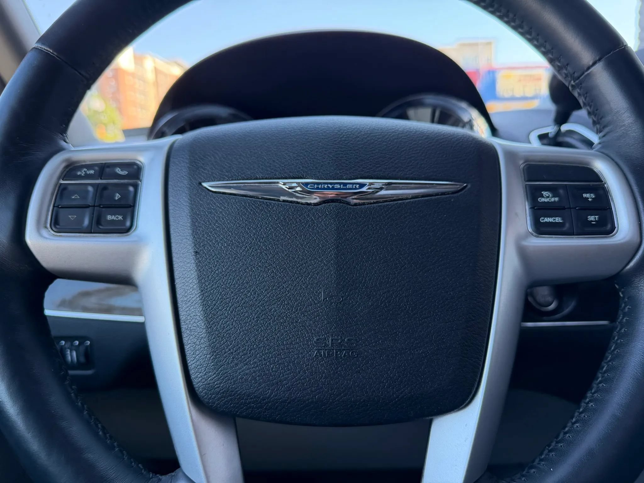 Used 2016 Chrysler Town & Country Touring-L FWD image 18