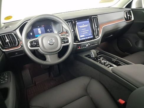 Certified 2025 Volvo V60 B5 Cross Country Plus AWD/4WD image 20