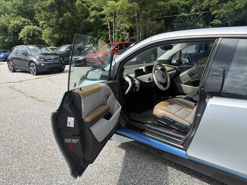 Used 2015 BMW i3 w/ Range Extender RWD image 11