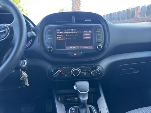 Used 2025 Kia Soul LX w/ LX Technology Package FWD image 20