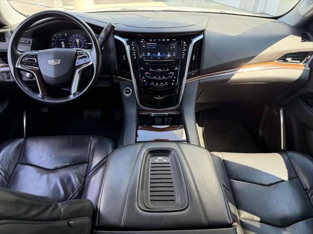 Used 2020 Cadillac Escalade Luxury w/ LPO, Radiant Package AWD/4WD image 16