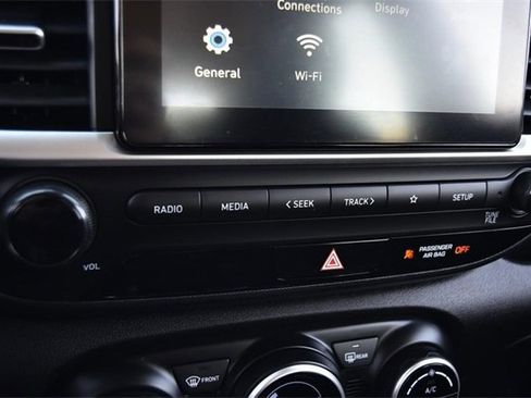 Used 2024 Hyundai Venue SEL image 14