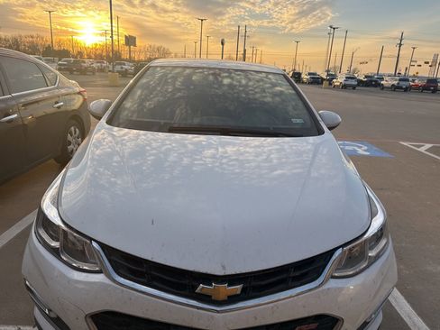 Used 2016 Chevrolet Cruze LT w/ Convenience Package image 2