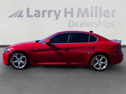 Used 2023 Alfa Romeo Giulia w/ Quick Order Package 22Z Lusso image 3