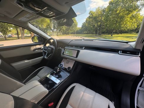 Used 2023 Land Rover Range Rover Velar R-Dynamic S image 21