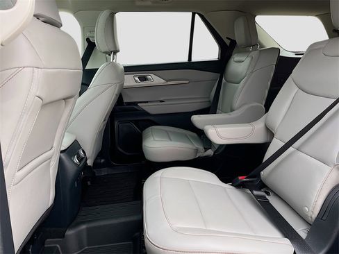 Used 2025 Ford Explorer Active w/ Active Comfort Package image 24