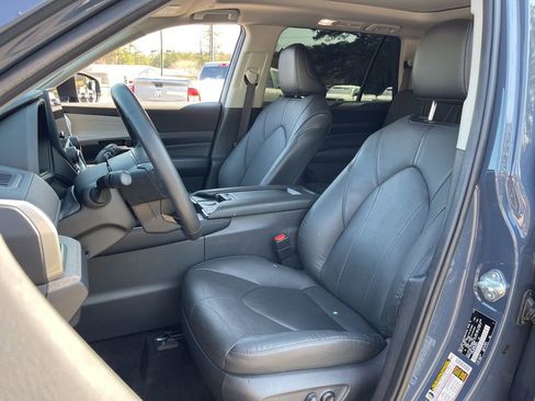 Used 2024 Toyota Grand Highlander Limited image 19