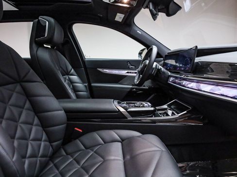 Certified 2023 BMW 740i w/ Parking Assistance Package image 18