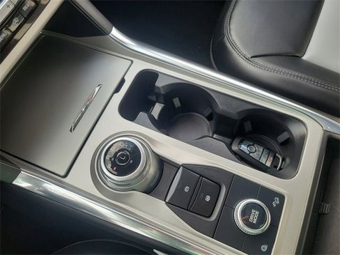 Used 2023 Ford Explorer XLT w/ Equipment Group 202A image 20